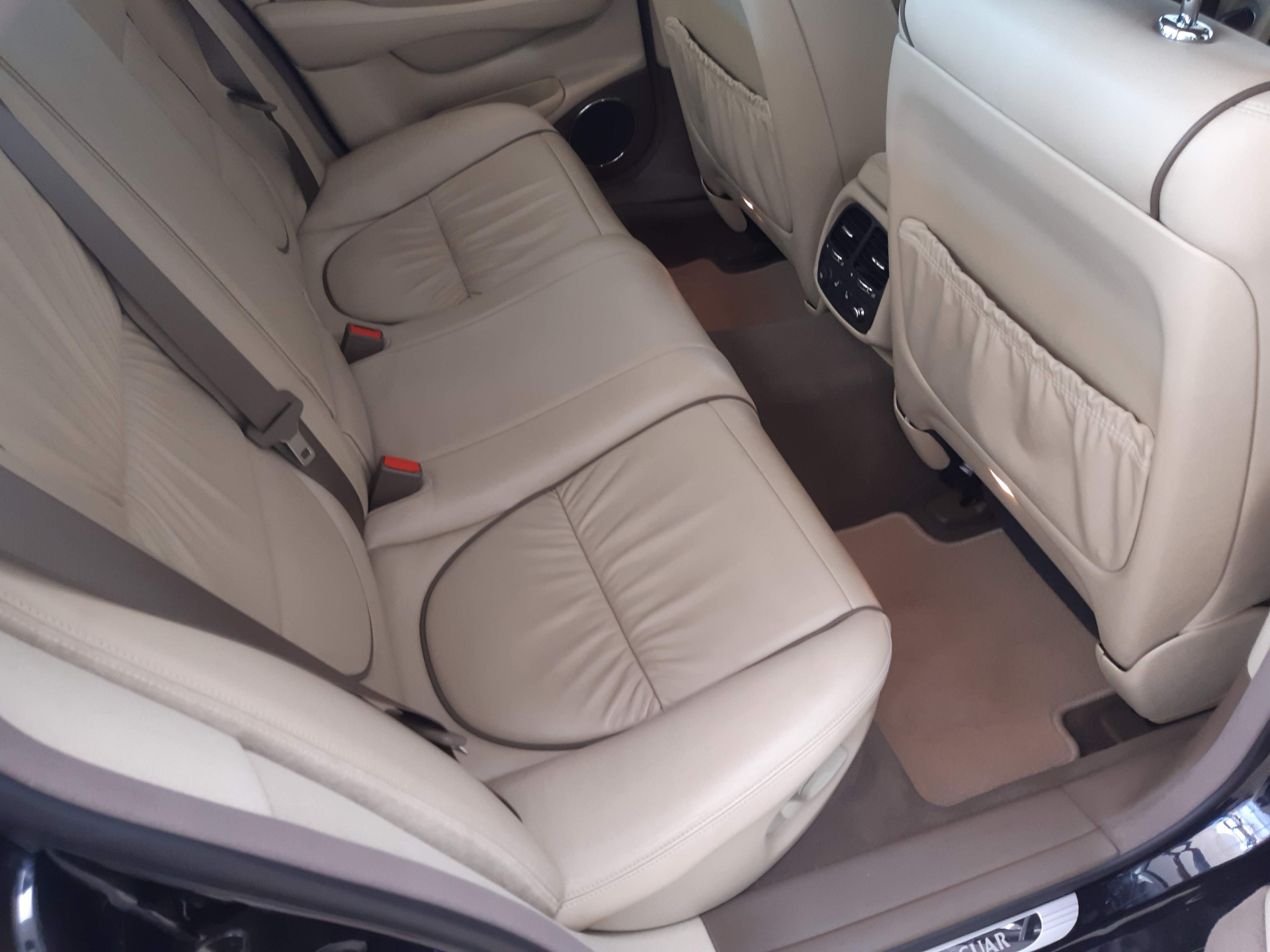 Jaguar XJ - Foto 32