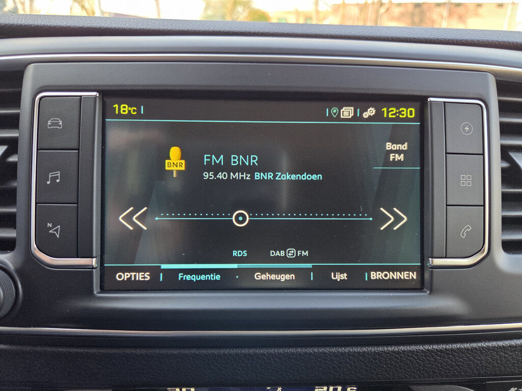 Peugeot e-Traveller - Foto 30