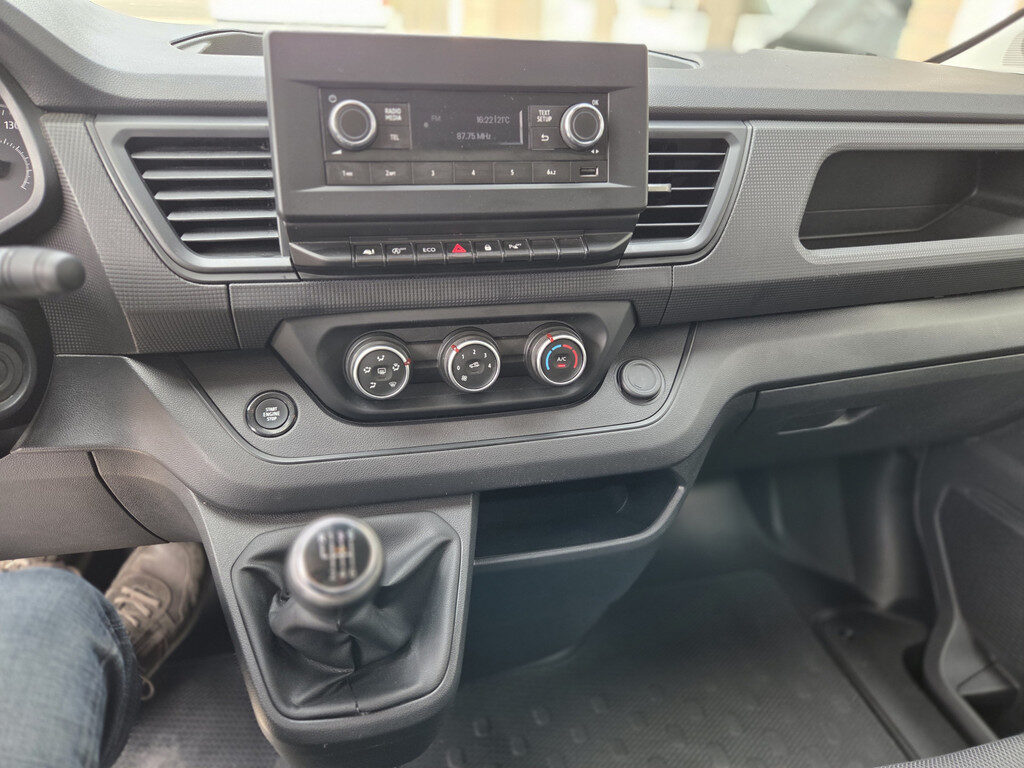 Renault Trafic - Foto 23