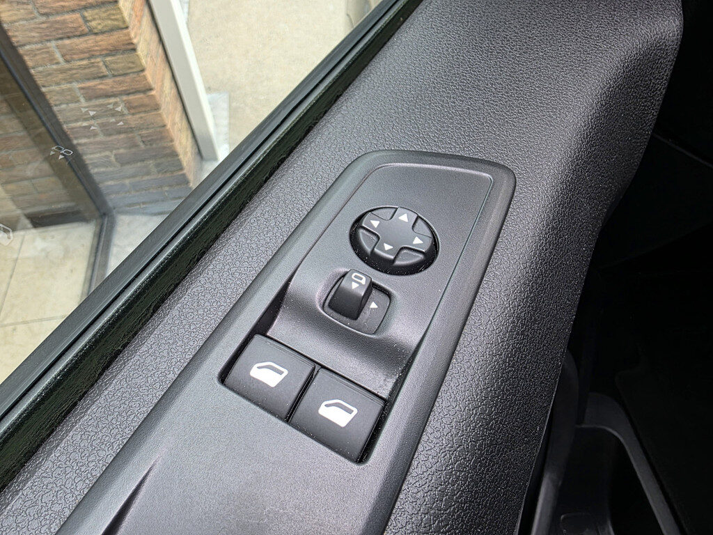 Opel Vivaro - Foto 20