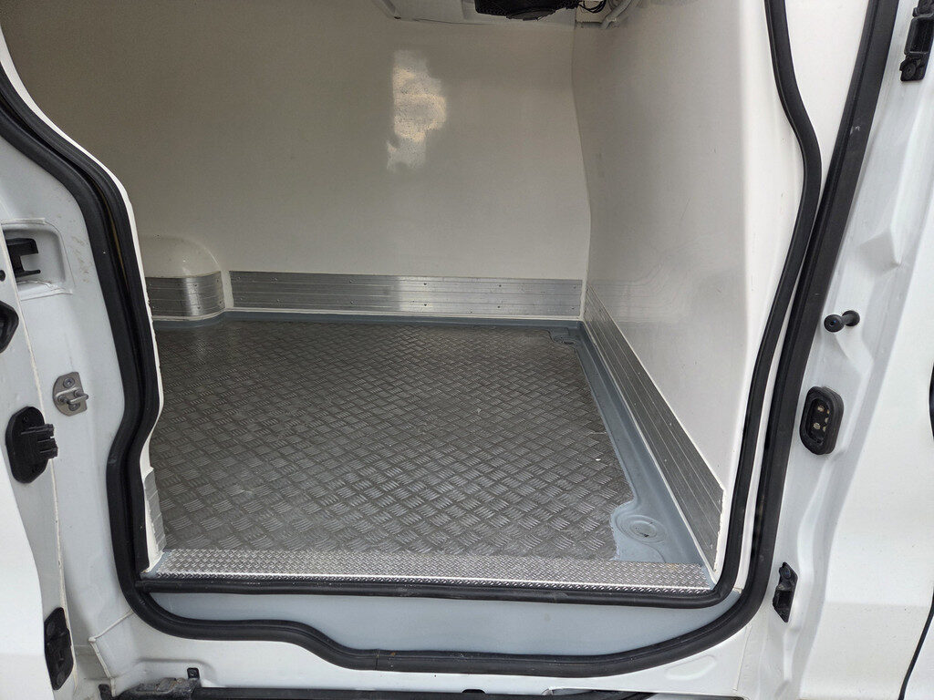 Renault Trafic - Foto 15